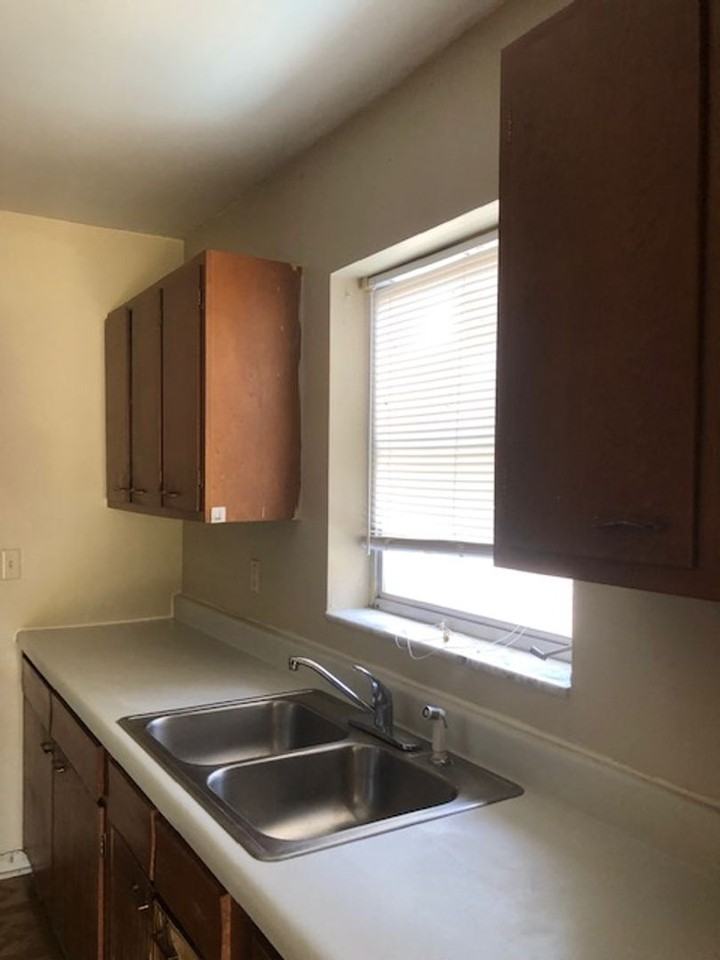 2331 Hadley St - Photo 5 of 14