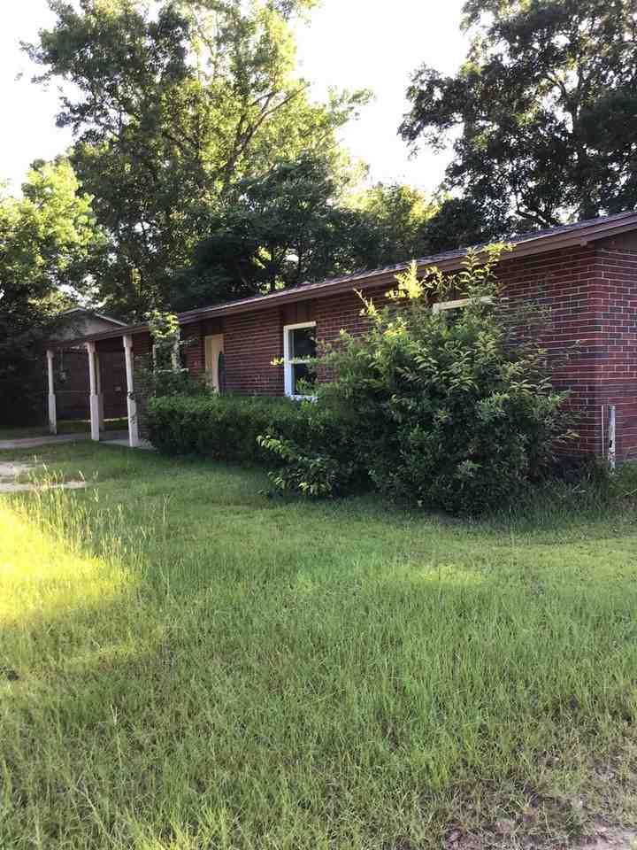 1040 Amber Dr - Photo 2 of 13