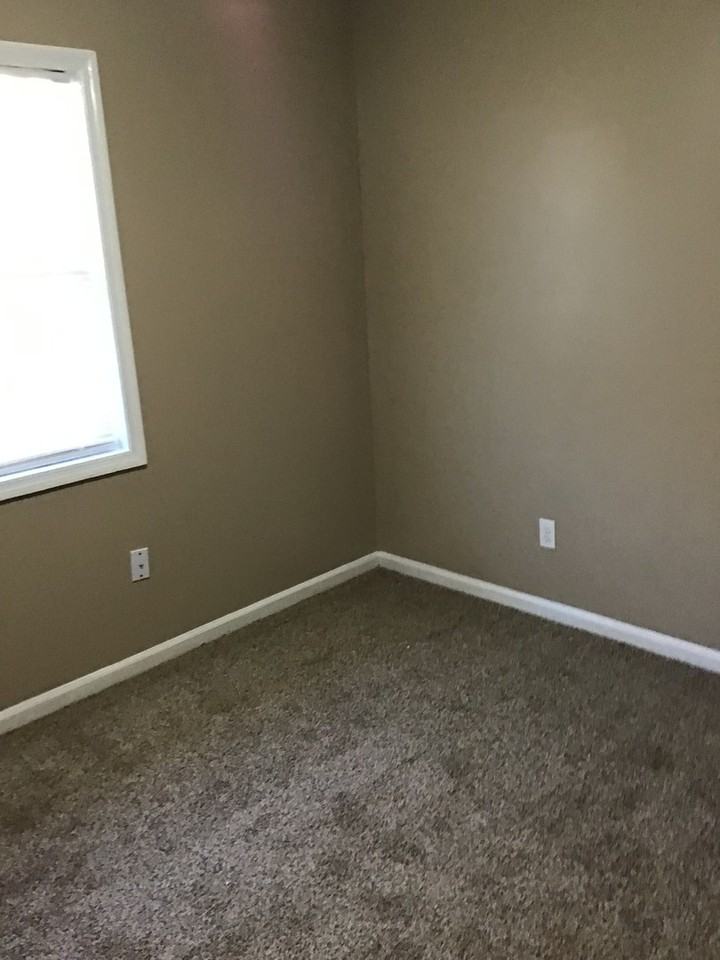 1040 Amber Dr - Photo 5 of 13