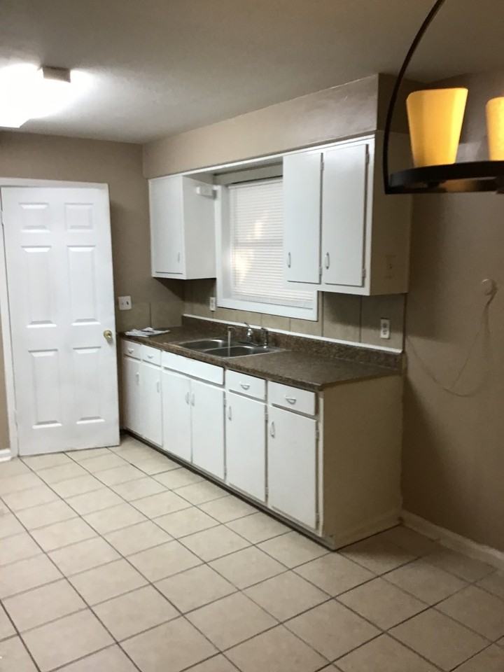 1040 Amber Dr - Photo 7 of 13