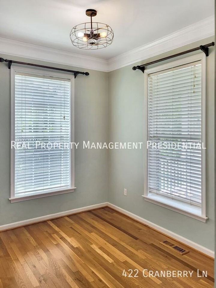 422 Cranberry Ln - Photo 4 of 31