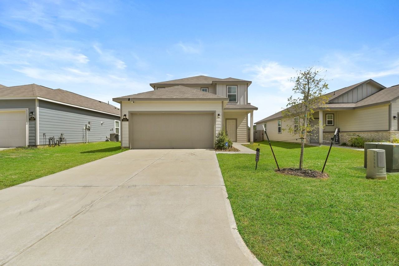 20811 Adventure Way - Photo 2 of 32