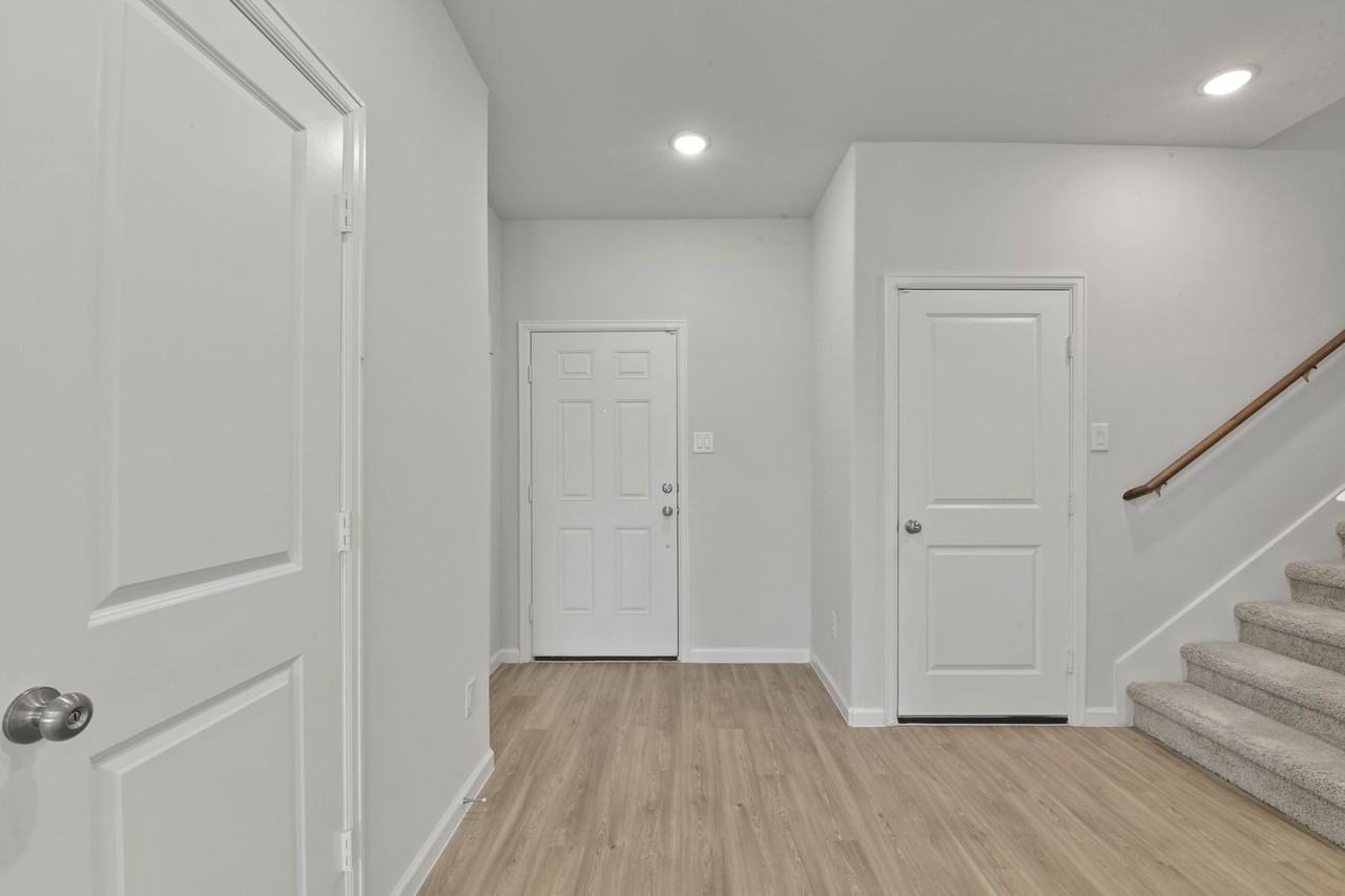 20811 Adventure Way - Photo 3 of 32