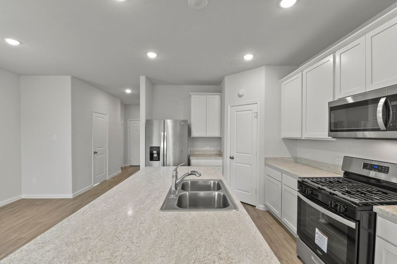 20811 Adventure Way - Photo 6 of 32