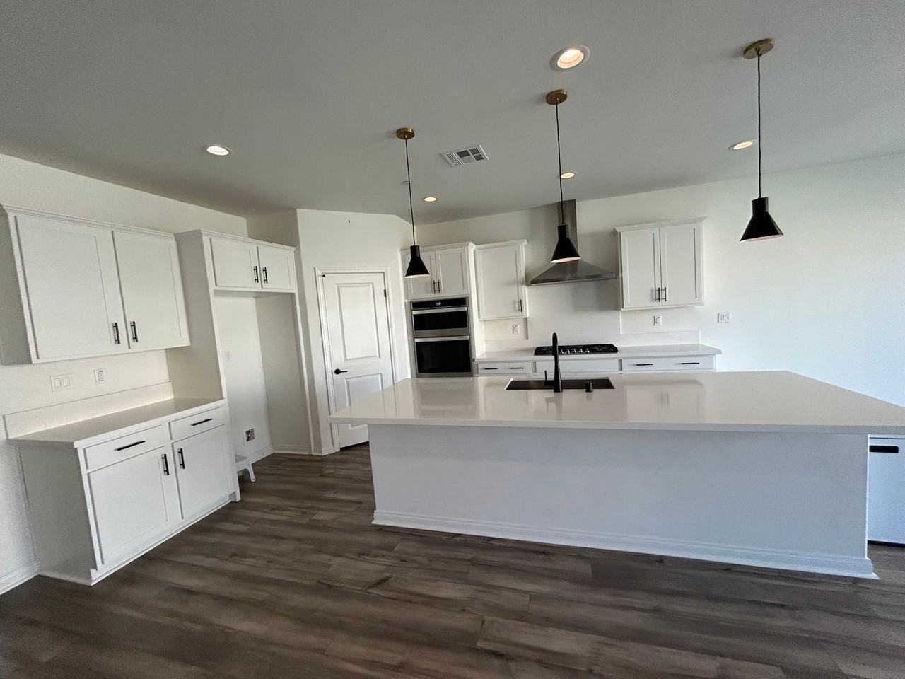 29509 Whitewood St - Photo 2 of 17