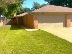 689 Lantana Dr - Photo 1 of 1