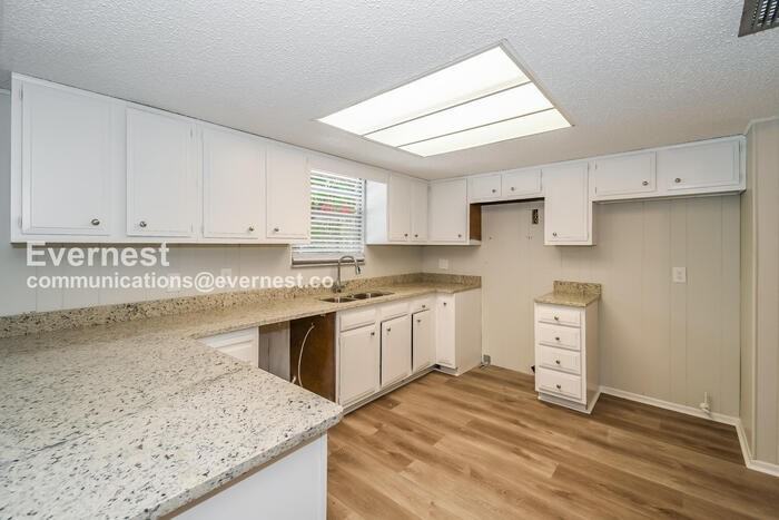 3323 Lakemar Pl - Photo 2 of 19