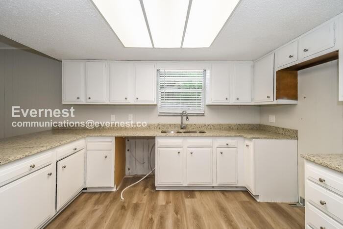 3323 Lakemar Pl - Photo 3 of 19