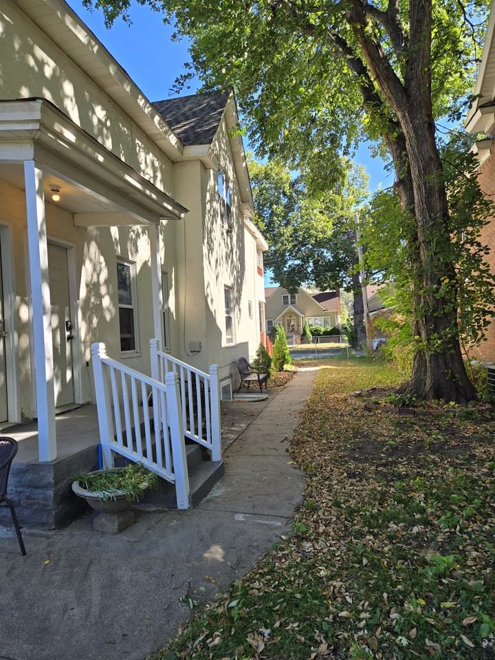 2414 3rd St Ne #2 - Photo 2 of 22