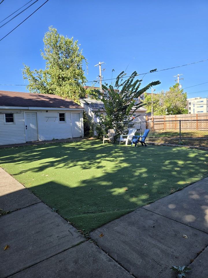 2414 3rd St Ne #2 - Photo 3 of 22