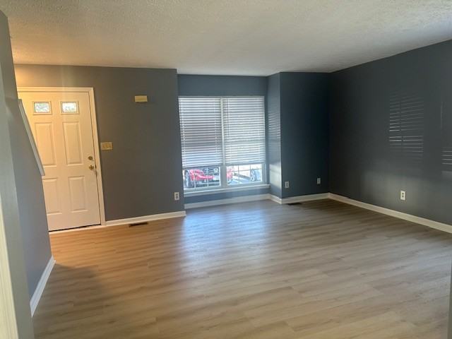 314 Sutton Ct - Photo 2 of 10