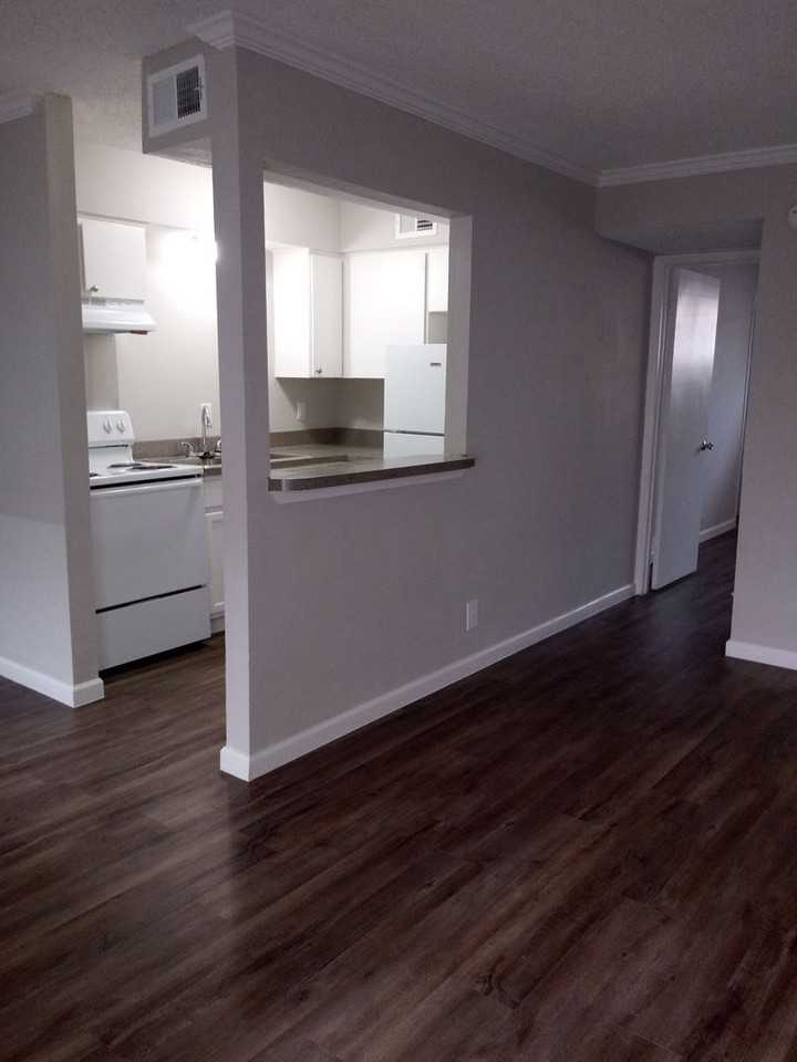 Spanish Crest Apartments - Photo 4 of 12