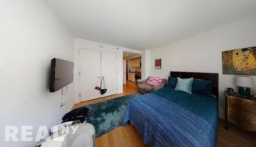 E Houston St #5C - Photo 2 of 9