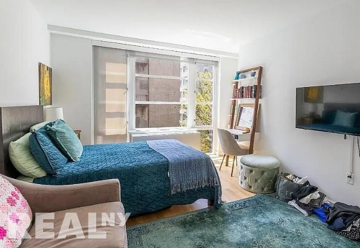 E Houston St #5C - Photo 3 of 9