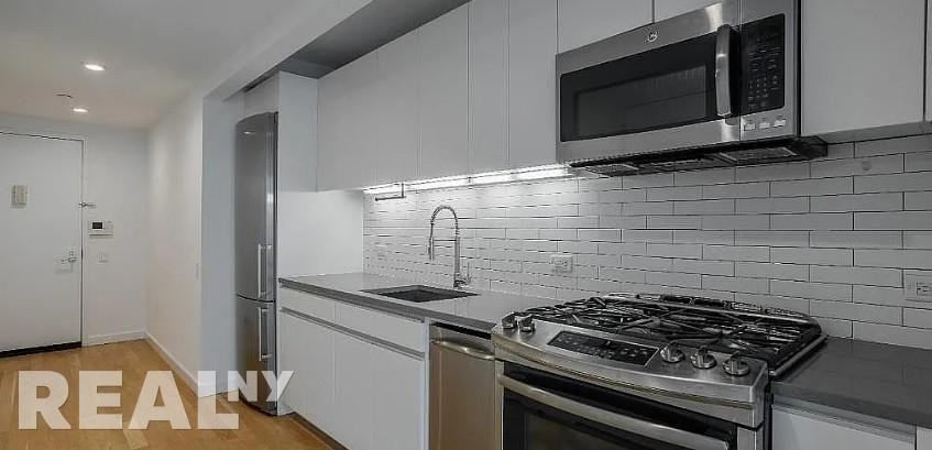 E Houston St #5C - Photo 5 of 9