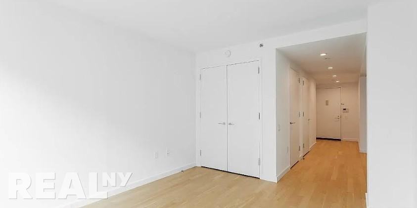 E Houston St #5C - Photo 6 of 9