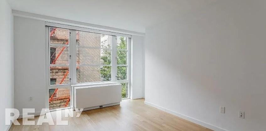 E Houston St #5C - Photo 7 of 9