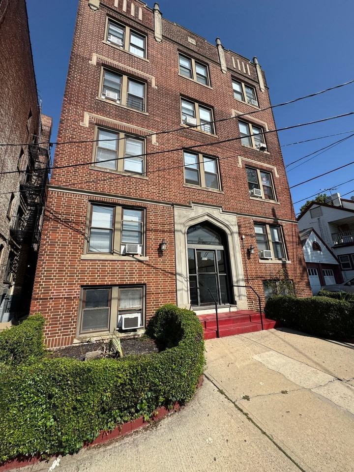 807 - Trefoil Manor - Photo 7 of 7