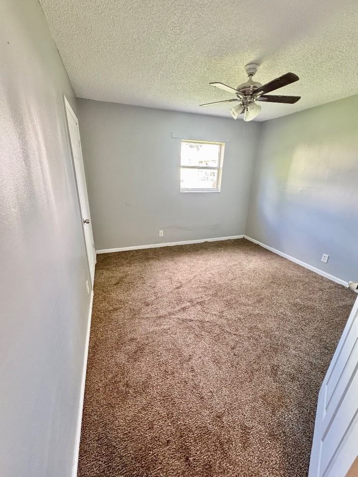 175 SW 10th Ave - Photo 5 of 6