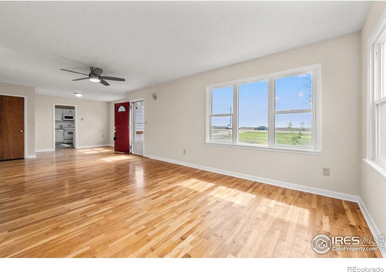 375 S Cedar Ave - Photo 3 of 33