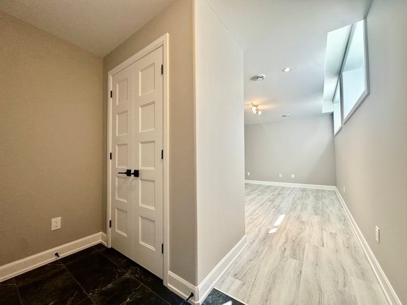 1232 Montblanc Cres Unit A - Photo 3 of 13