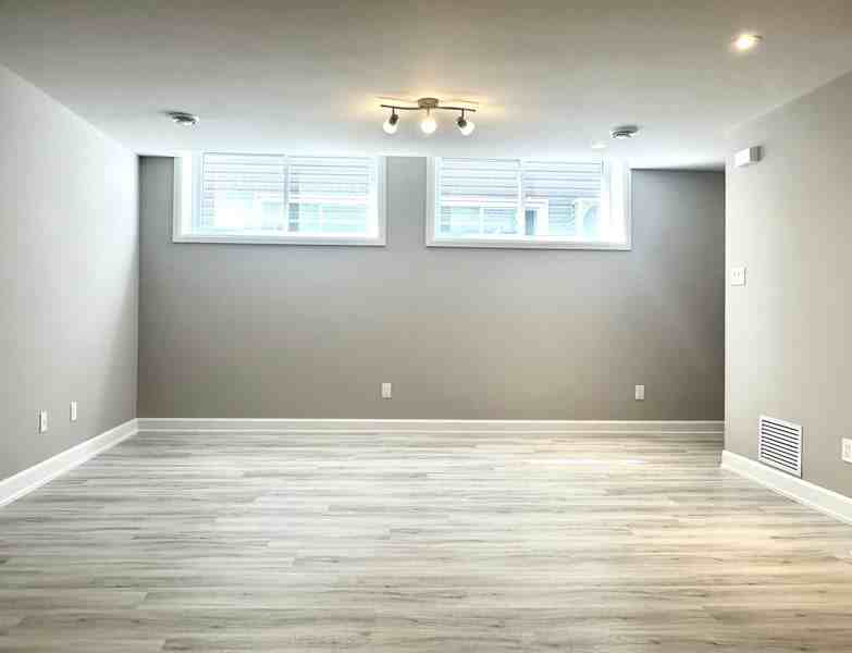 1232 Montblanc Cres Unit A - Photo 4 of 13