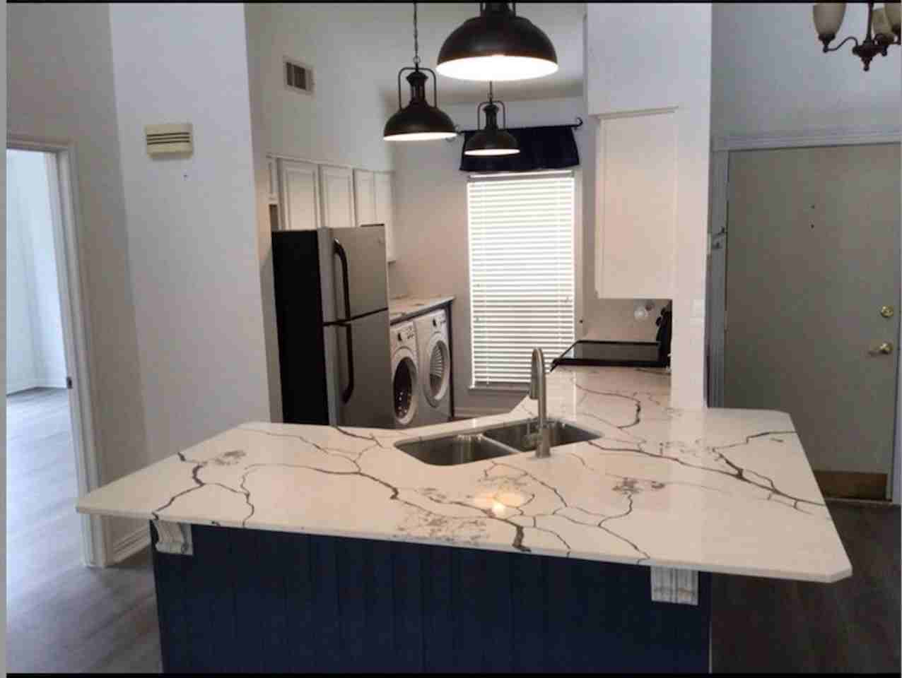 176 April Point Dr N - Photo 3 of 12