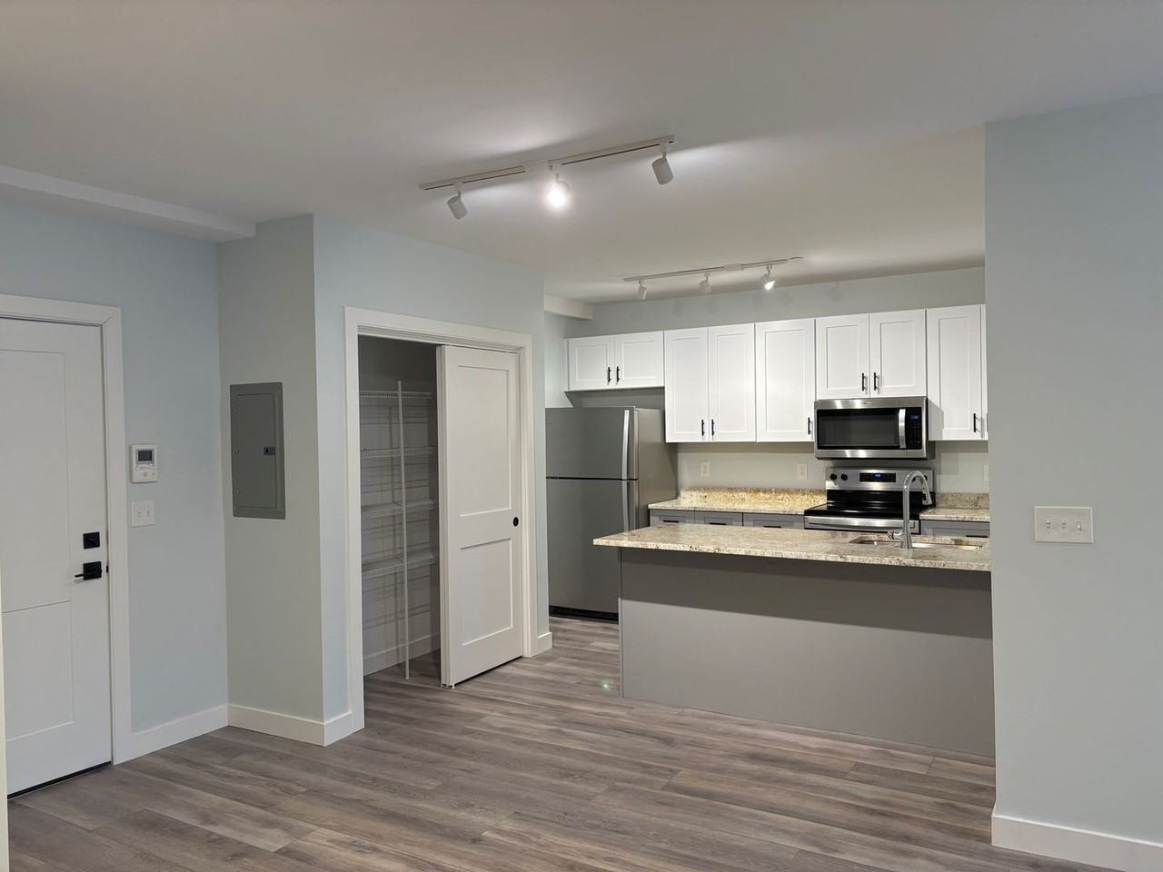 310 BARNSTABLE ROAD RESIDENCES LLC - Photo 5 of 43