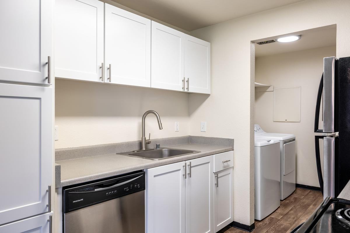 16506 Se 29th St - Photo 2 of 23