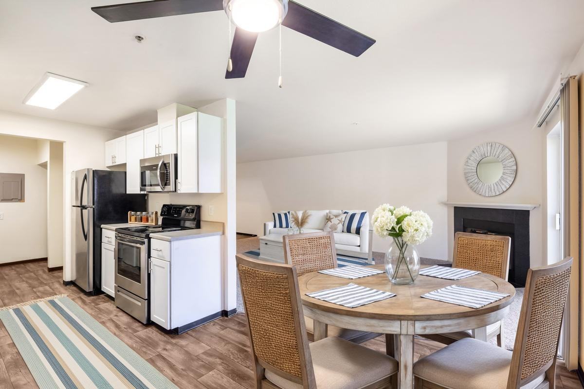 16506 Se 29th St - Photo 3 of 23