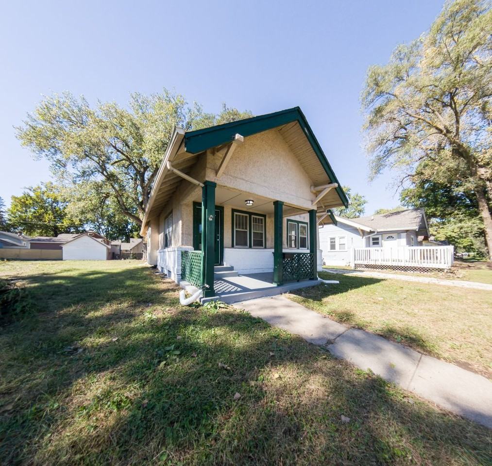 1724 E 14th St - Photo 2 of 22