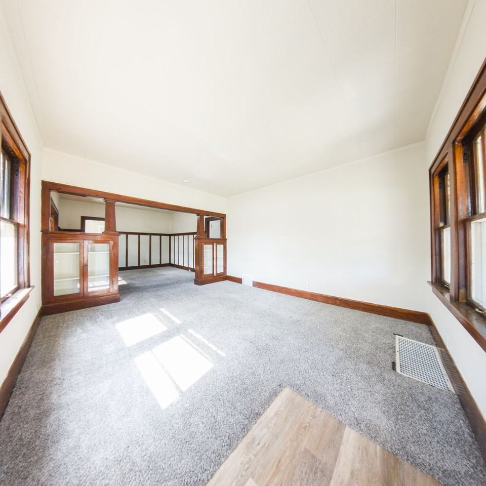 1724 E 14th St - Photo 3 of 22