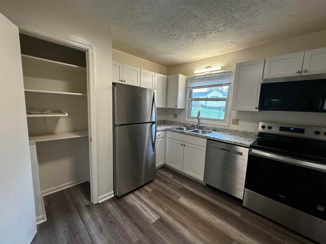 1495 Sandy Cir - Photo 5 of 12