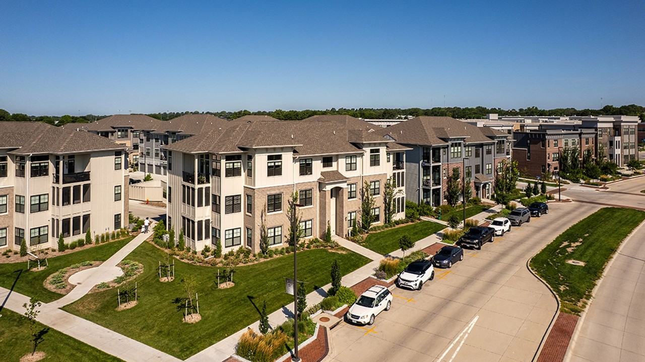 Element 30 Apartments - Photo 2 of 5