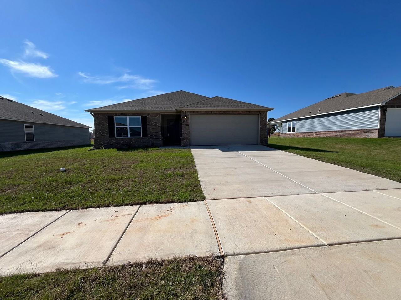 2821 Bass St - Photo 4 of 24