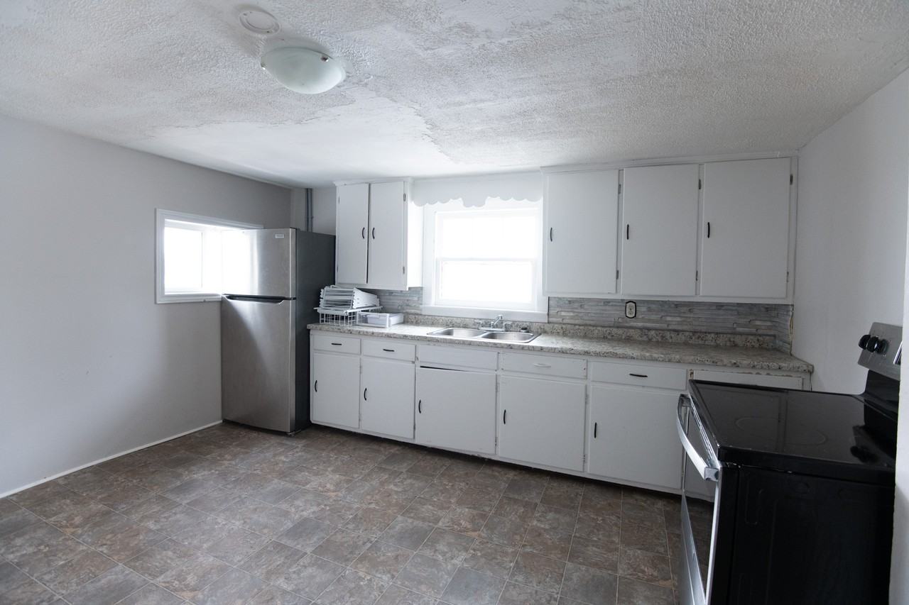 82 Taylor Ave - Photo 4 of 12