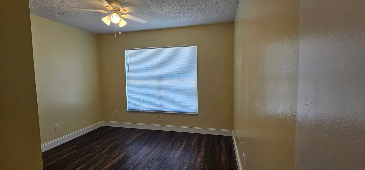 3120 E Tower Ct - Photo 2 of 3