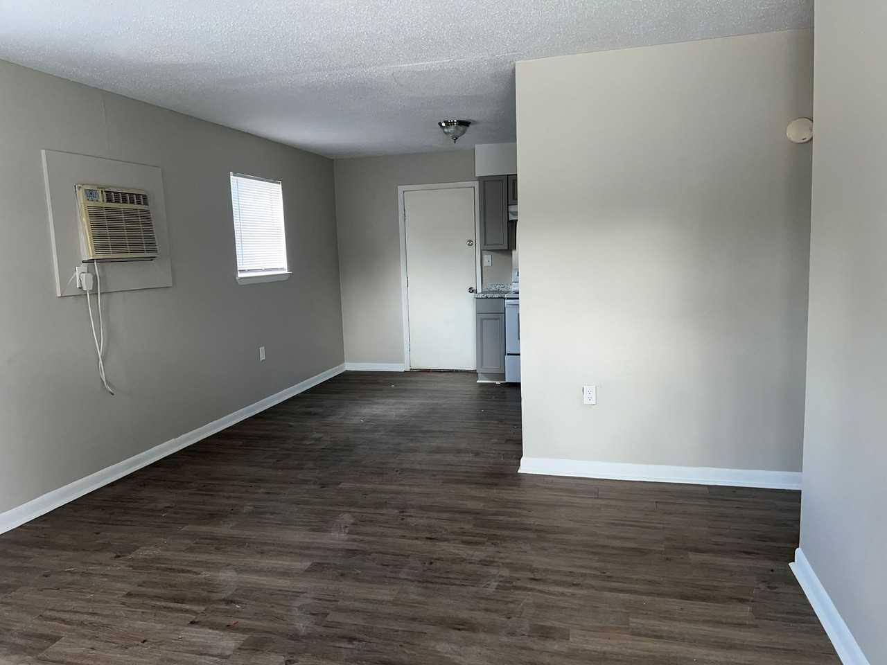 717 Navy St - Photo 3 of 7