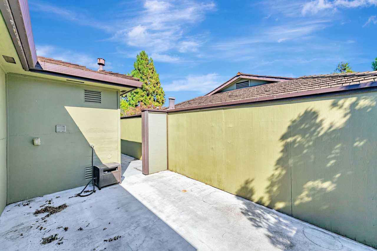 487 S Taaffe St - Photo 4 of 6