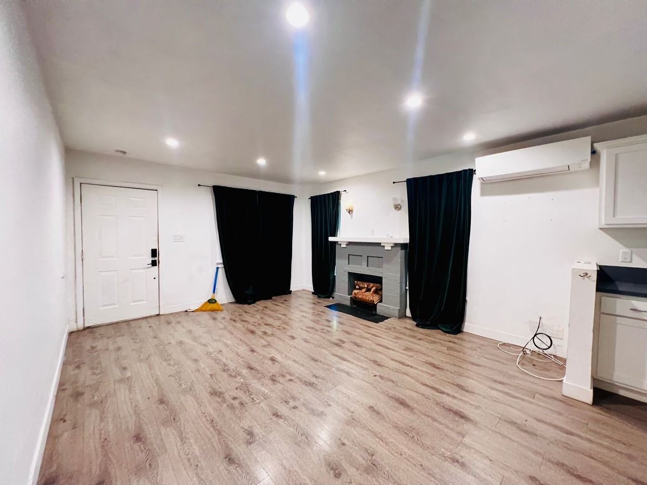 3322 West 66th Street - Photo 2 of 9