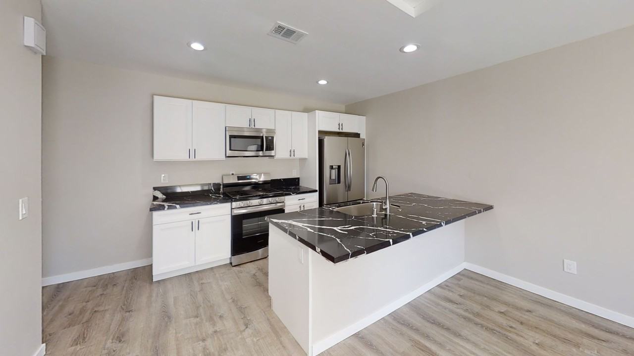 5575 Mary Lane Dr - Photo 3 of 13