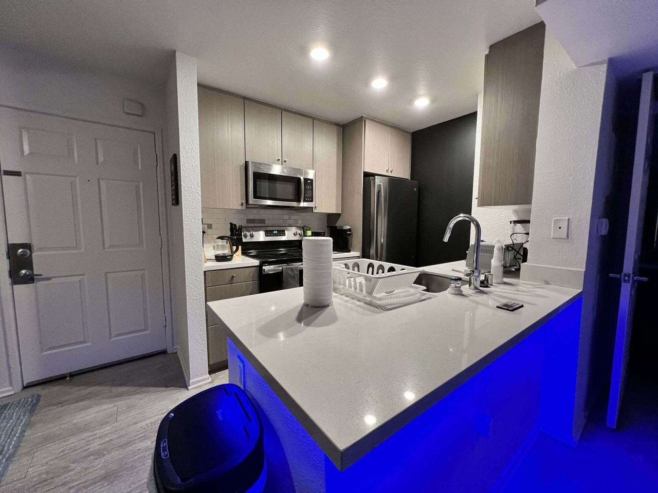 Ecco Toluca Hills - Photo 4 of 50