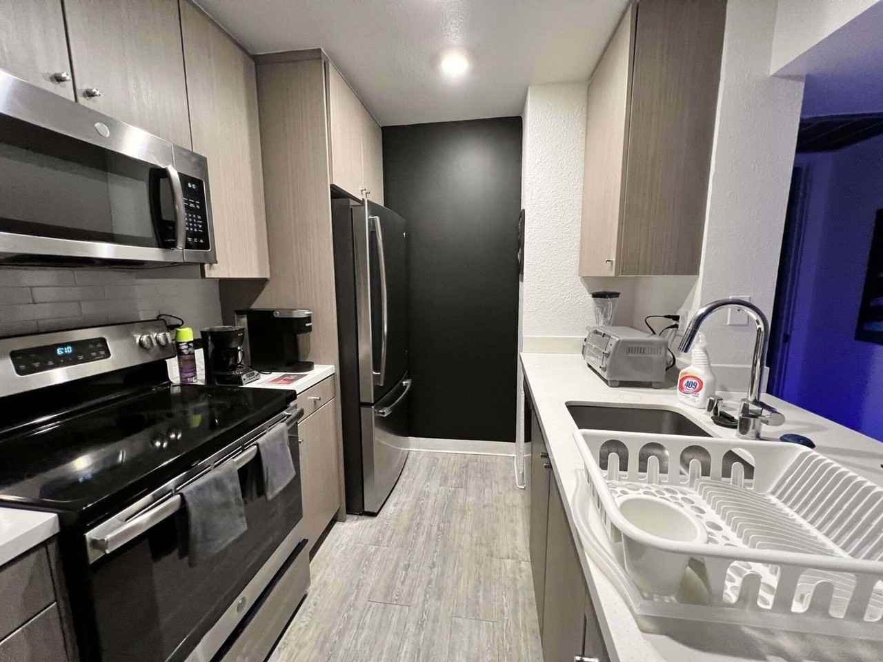 Ecco Toluca Hills - Photo 5 of 50