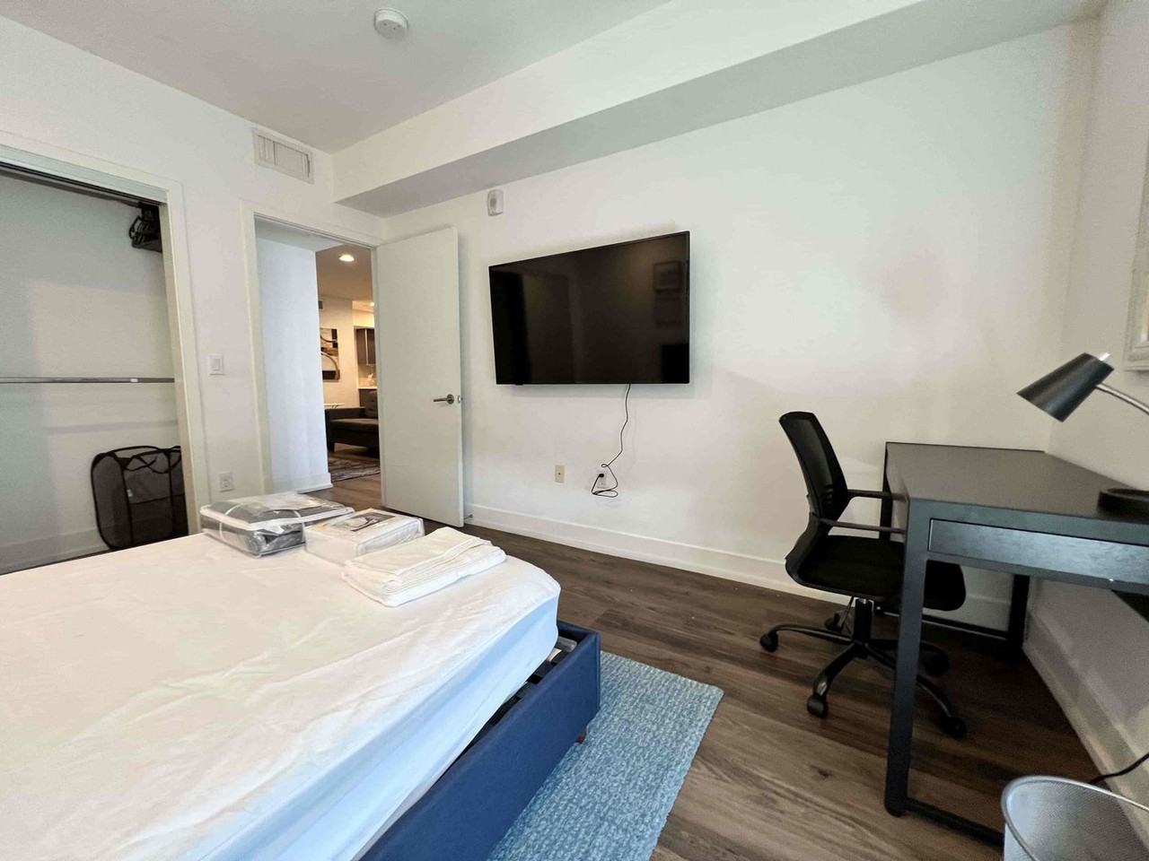 Ecco Hudson - Photo 5 of 10