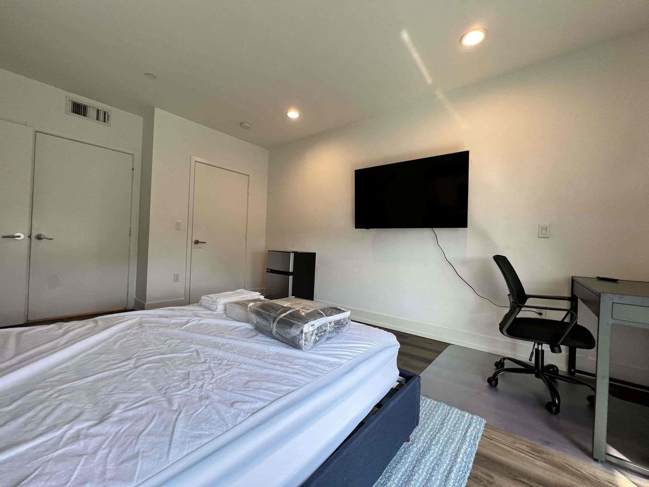 Ecco Hudson - Photo 6 of 10