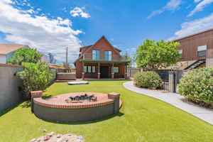featured image of 1304 E 10th St