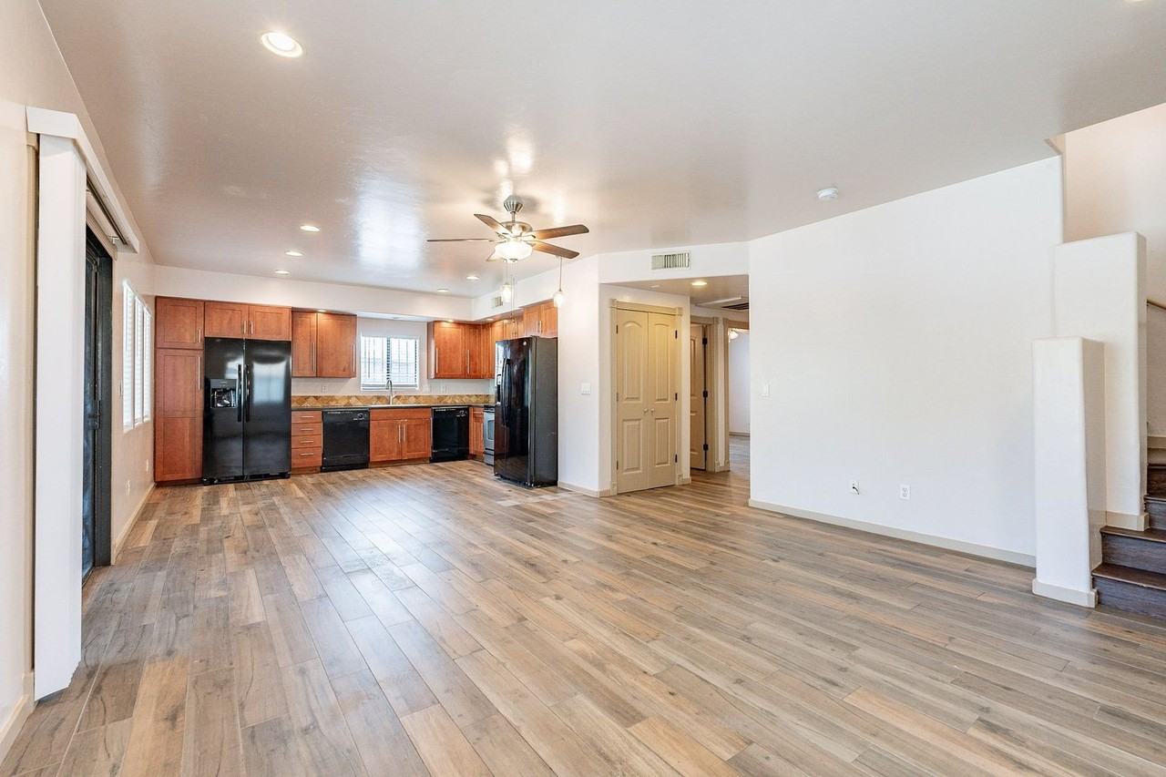 1304 E. 10th St. - Photo 5 of 40