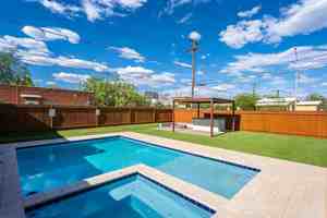 featured image of 1349 E 8th St