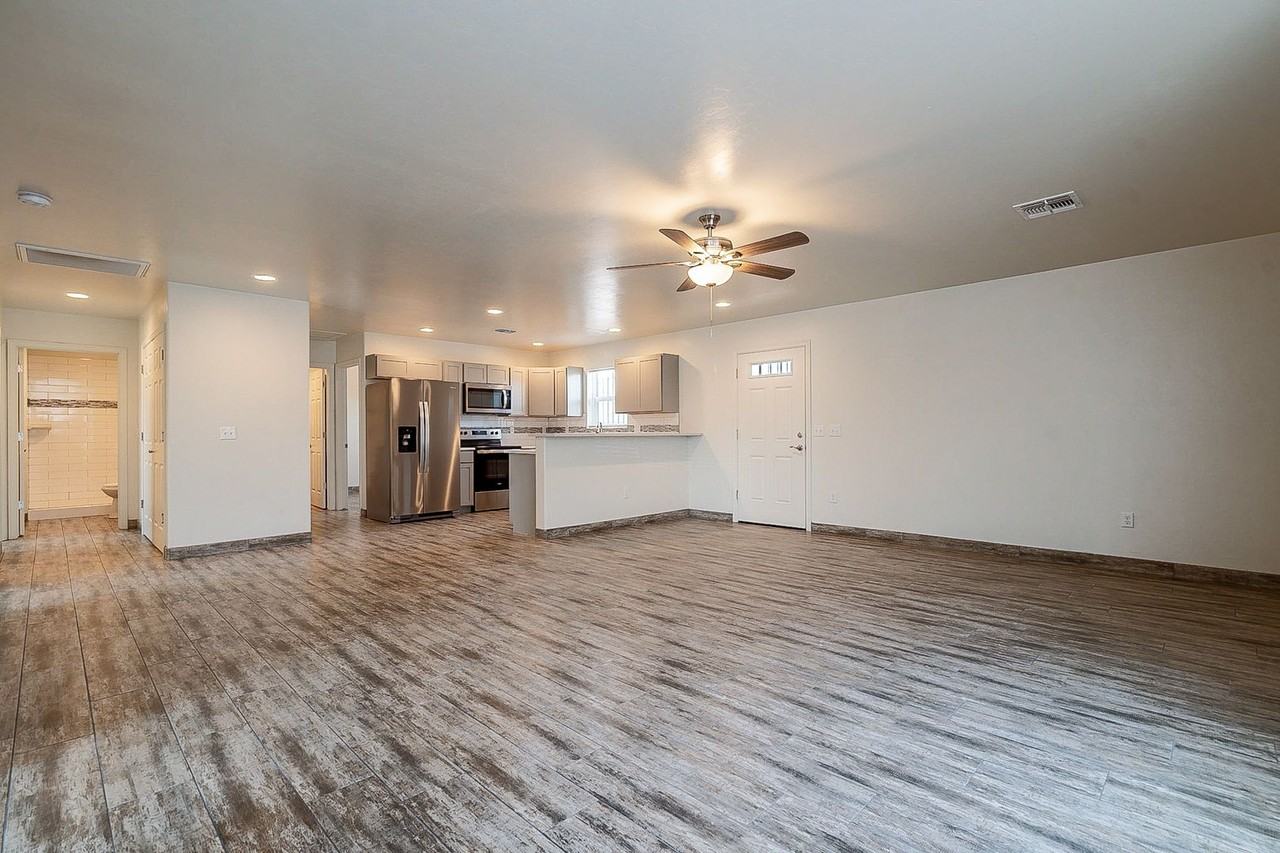 1349 E. 8th St. - Photo 3 of 42