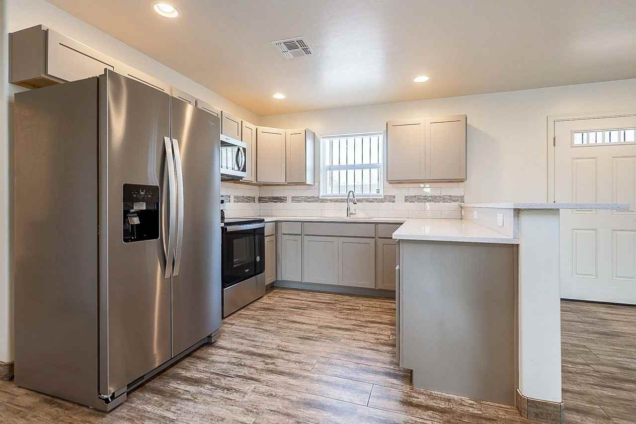 1349 E. 8th St. - Photo 5 of 42